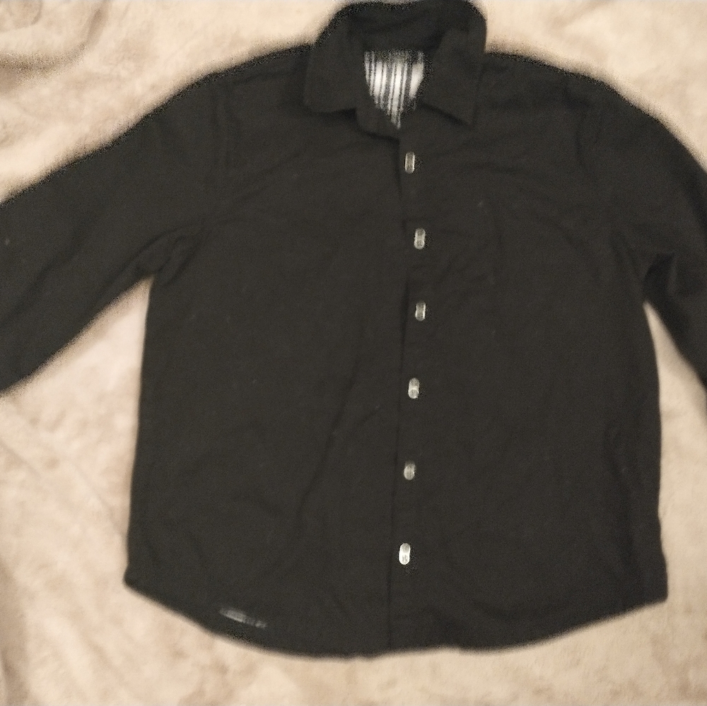 Button up. - Picture 2 of 3